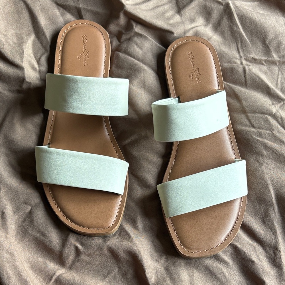 Women’s Universal Thread Cream Sandals